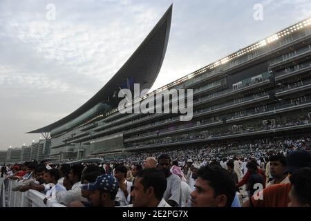 Atmosphäre auf der Meydan-Rennstrecke, die am 27. März 2010 in Dubai, Vereinigte Arabische Emirate, eingeweiht wurde. Meydan beherbergt eine Tribüne mit einem Stadion mit 60,000 Sitzplätzen, darunter ein luxuriöses Hotel, Zucht- und Trainingseinrichtungen, 6 Haute Cuisine Restaurants, ein Kino und ein Museum. Foto von Ammar Abd Rabbo/ABACAPRESS.COM Stockfoto