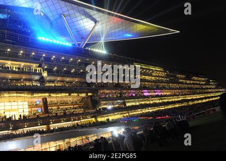 Atmosphäre auf der Meydan-Rennstrecke, die am 27. März 2010 in Dubai, Vereinigte Arabische Emirate, eingeweiht wurde. Meydan beherbergt eine Tribüne mit einem Stadion mit 60,000 Sitzplätzen, darunter ein luxuriöses Hotel, Zucht- und Trainingseinrichtungen, 6 Haute Cuisine Restaurants, ein Kino und ein Museum. Foto von Ammar Abd Rabbo/ABACAPRESS.COM Stockfoto