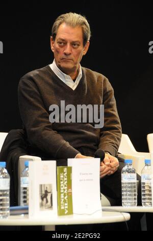 Der Schriftsteller Paul Auster nimmt an der Pariser Buchmesse 'Le Salon Du Livre' Teil, die am 27. März 2010 im Parc des Expositions, Porte de Versailles in Paris, Frankreich, stattfand. Foto von Mireille Ampilhac/ABACAPRESS.COM Stockfoto