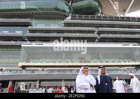 Atmosphäre auf der Meydan-Rennstrecke, die am 27. März 2010 in Dubai, Vereinigte Arabische Emirate, eingeweiht wurde. Meydan beherbergt eine Tribüne mit einem Stadion mit 60,000 Sitzplätzen, darunter ein luxuriöses Hotel, Zucht- und Trainingseinrichtungen, 6 Haute Cuisine Restaurants, ein Kino und ein Museum. Foto von Ammar Abd Rabbo/ABACAPRESS.COM Stockfoto