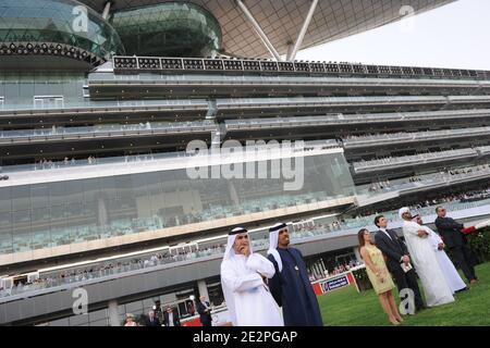 Atmosphäre auf der Meydan-Rennstrecke, die am 27. März 2010 in Dubai, Vereinigte Arabische Emirate, eingeweiht wurde. Meydan beherbergt eine Tribüne mit einem Stadion mit 60,000 Sitzplätzen, darunter ein luxuriöses Hotel, Zucht- und Trainingseinrichtungen, 6 Haute Cuisine Restaurants, ein Kino und ein Museum. Foto von Ammar Abd Rabbo/ABACAPRESS.COM Stockfoto