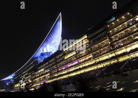 Atmosphäre auf der Meydan-Rennstrecke, die am 27. März 2010 in Dubai, Vereinigte Arabische Emirate, eingeweiht wurde. Meydan beherbergt eine Tribüne mit einem Stadion mit 60,000 Sitzplätzen, darunter ein luxuriöses Hotel, Zucht- und Trainingseinrichtungen, 6 Haute Cuisine Restaurants, ein Kino und ein Museum. Foto von Ammar Abd Rabbo/ABACAPRESS.COM Stockfoto