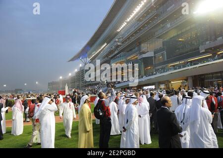 Atmosphäre auf der Meydan-Rennstrecke, die am 27. März 2010 in Dubai, Vereinigte Arabische Emirate, eingeweiht wurde. Meydan beherbergt eine Tribüne mit einem Stadion mit 60,000 Sitzplätzen, darunter ein luxuriöses Hotel, Zucht- und Trainingseinrichtungen, 6 Haute Cuisine Restaurants, ein Kino und ein Museum. Foto von Ammar Abd Rabbo/ABACAPRESS.COM Stockfoto