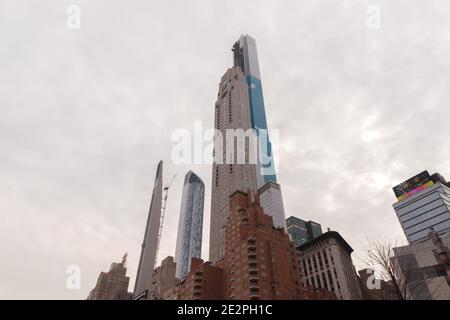Skyline von Milliardär's Row an der West 57th Street in Manhattan, l bis r, 111 w 57th, 157 w 57th, 220 Central Park so, 225 w 57th oder Central Park Tower Stockfoto