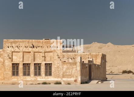 Ein Blick auf alte traditionelle Häuser in Katar, wurde seine Architektur in einer Weise entworfen, um die Innentemperatur niedrig zu halten während sengender Hitze im Sommer. Stockfoto