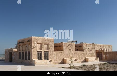 Ein Blick auf alte traditionelle Häuser in Katar, wurde seine Architektur in einer Weise entworfen, um die Innentemperatur niedrig zu halten während sengender Hitze im Sommer. Stockfoto