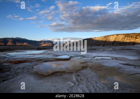 WY02856-00...WYOMING -Upper Terraces Area of Mammoth Hot Springs in Yellowstone National Park. Stockfoto