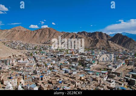 Leh Stadtgebäude von High Point, Leh, Ladakh, Indien Stockfoto