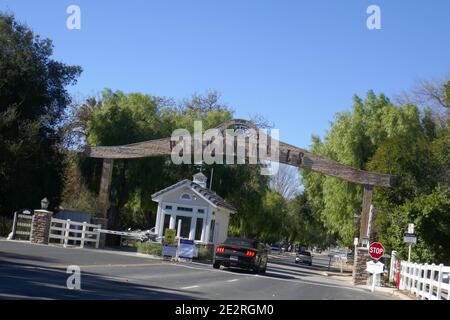 Hidden Hills, California, USA 14. Januar 2021 EINE allgemeine Ansicht der Atmosphäre des Eingangs/Tores der exklusiven Hidden Hills Häuser am 14. Januar 2021, wo Kim Kardashian, Kris Jenner, Kylie Jenner, Kendall Jenner, Justin Bieber, Brittany Spears, Jessica Simpson, Miley Cyrus, Drake Häuser in Hidden Hills, Kalifornien, USA haben. Foto von Barry King/Alamy Stockfoto Stockfoto