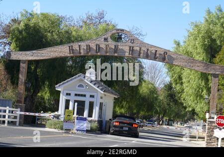 Hidden Hills, California, USA 14. Januar 2021 EINE allgemeine Ansicht der Atmosphäre des Eingangs/Tores der exklusiven Hidden Hills Häuser am 14. Januar 2021, wo Kim Kardashian, Kris Jenner, Kylie Jenner, Kendall Jenner, Justin Bieber, Brittany Spears, Jessica Simpson, Miley Cyrus, Drake Häuser in Hidden Hills, Kalifornien, USA haben. Foto von Barry King/Alamy Stockfoto Stockfoto