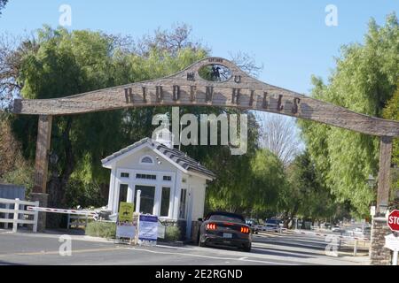 Hidden Hills, California, USA 14. Januar 2021 EINE allgemeine Ansicht der Atmosphäre des Eingangs/Tores der exklusiven Hidden Hills Häuser am 14. Januar 2021, wo Kim Kardashian, Kris Jenner, Kylie Jenner, Kendall Jenner, Justin Bieber, Brittany Spears, Jessica Simpson, Miley Cyrus, Drake Häuser in Hidden Hills, Kalifornien, USA haben. Foto von Barry King/Alamy Stockfoto Stockfoto