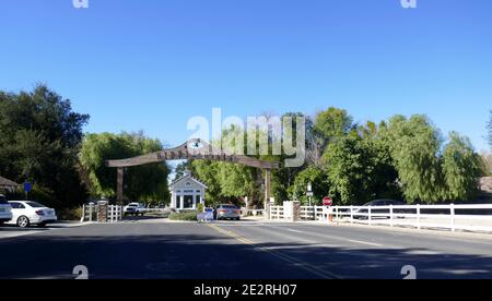 Hidden Hills, California, USA 14. Januar 2021 EINE allgemeine Ansicht der Atmosphäre des Eingangs/Tores der exklusiven Hidden Hills Häuser am 14. Januar 2021, wo Kim Kardashian, Kris Jenner, Kylie Jenner, Kendall Jenner, Justin Bieber, Brittany Spears, Jessica Simpson, Miley Cyrus, Drake Häuser in Hidden Hills, Kalifornien, USA haben. Foto von Barry King/Alamy Stockfoto Stockfoto