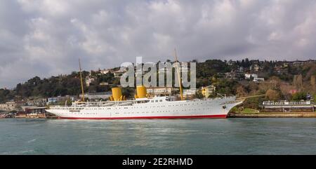 Die Yacht MV Savarona ankerte am 28. Dezember 2012 in Istanbul. Es war die größte in der Welt im Jahr 1931 und die Türkei gespendet Kemal Atatürk im Jahr 1938. Stockfoto