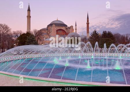 Die Hagia Sophia bei Sonnenuntergang, Istanbul, Türkei Stockfoto