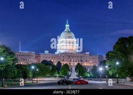Der United States Capitol Building bei Nacht, Washington DC, USA.
