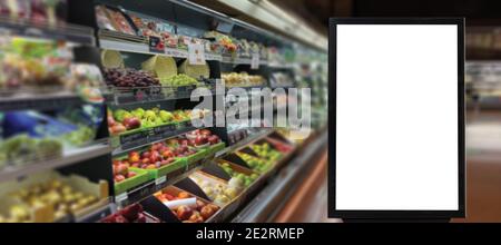 Leere Werbung Plakatwand auf Supermarkt-Bildschirm-MOCKUP für Werbung Digital Marketing Stockfoto