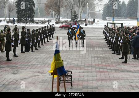 Non Exclusive: SAPORISCHSCHSCHJA, UKRAINE - 14. JANUAR 2021 - die Trauerfeier des umgekommen Soldaten OLEH Andriienko findet außerhalb der Saporischschschi statt Stockfoto