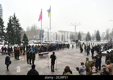 Non Exclusive: SAPORISCHSCHSCHJA, UKRAINE - 14. JANUAR 2021 - die Trauerfeier des umgekommen Soldaten OLEH Andriienko findet außerhalb der Saporischschschi statt Stockfoto