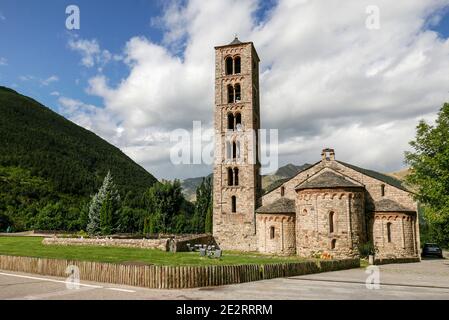 Spanien, Katalonien. Dorf TaŸll im Vall de Boi Tal. Außenansicht der romanischen Kirche Sant Climent de TaŸll, eingetragen als UNESCO WOR Stockfoto