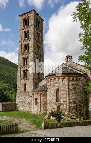 Spanien, Katalonien. Dorf TaŸll im Vall de Boi Tal. Außenansicht der romanischen Kirche Sant Climent de TaŸll, eingetragen als UNESCO WOR Stockfoto