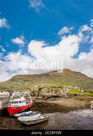 Das Fischerdorf Little Killar in der Nähe der Mündung von Killar Harbour, Connemara, County Galway, Irland Stockfoto