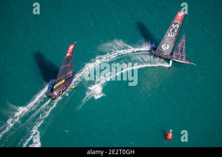 Auckland, Neuseeland. Januar 2021. (210115) -- AUCKLAND, 15. Jan. 2021 (Xinhua) -- Ineos Team UK (R) tritt am 15. Jan. 2021 beim ersten Turniertag bei der America's Cup Challenger Series in Auckland, Neuseeland, gegen Luna Rossa Prada Pirelli Team an. (COR36/Studio Borlenghi/Handout via Xinhua) Quelle: Xinhua/Alamy Live News Stockfoto