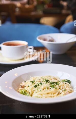 Mac- und Käsegerichte. Pasta-Abendessen Stockfoto