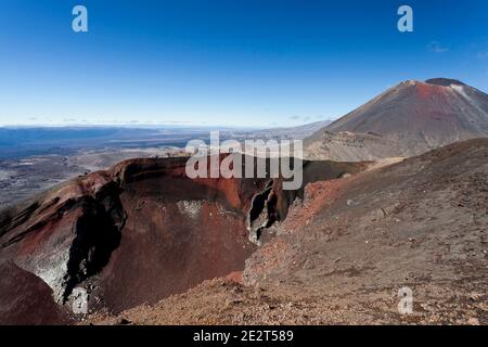 Neuseeland, Nordinsel: Red Crater und Mount Ngauruhoe, Tongariro National Park Stockfoto