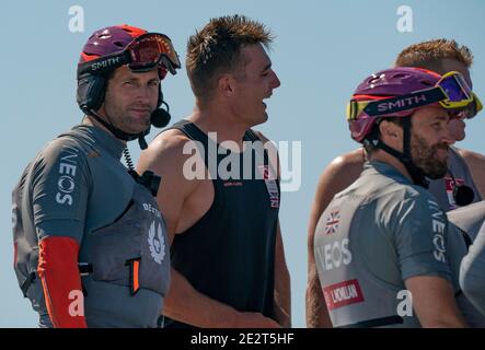 Auckland, Neuseeland, 15. Januar 2021 - Britannia vom INEOS Team UK, Skipper Sir Ben Ainslie und Crew feiern ihre beiden Siege über American Magic und Luna Rossa Prada Perelli am ersten Renntag im Prada Cup im Waitemata Hafen von Auckland. Kredit: Rob Taggart/Alamy Live Nachrichten Stockfoto