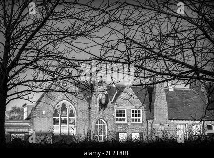 Haxby Memorial Hall Gemeindezentrum. Das 1876 erbaute und am Ende des Ersten Weltkriegs neu gewidmete Gebäude aus rotem Backstein ist im Winter gefangen Stockfoto