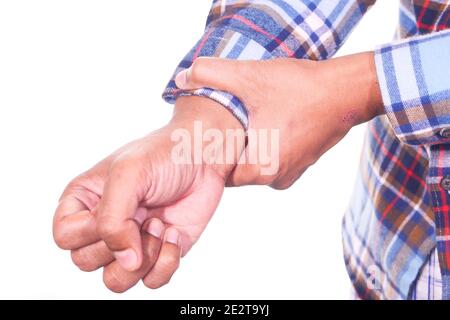 Mann leidet Schmerzen in der Hand isoliert in weiß Stockfoto
