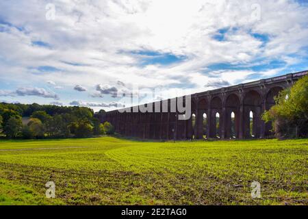 Ouse Valley Viaduct Railway Bridge in Haywards Heath, Sussex, Großbritannien Stockfoto