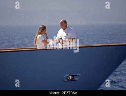 Prinz Karim Aga Khan und Prinzessin Zahra an Bord der Yacht Shergar beim Maxi Yacht Rolex Cup 2004 in Costa Smeralda, Sardinien (gescannt von Farblider) Stockfoto