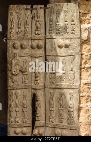 Holzskulpturen auf Dogon Türen in Sangha, Mali, Afrika Stockfoto