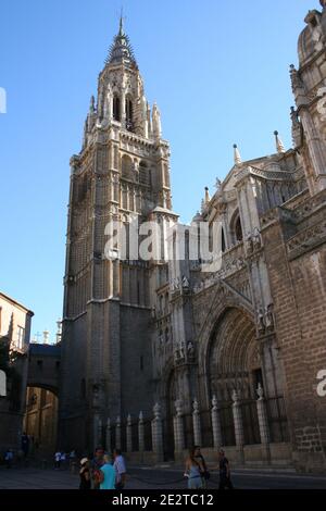 Weiße Kalkstein Toledo Kathedrale Primate Kathedrale von Saint Mary of Toledo mit der Fassade und Portal der Vergebung Stockfoto