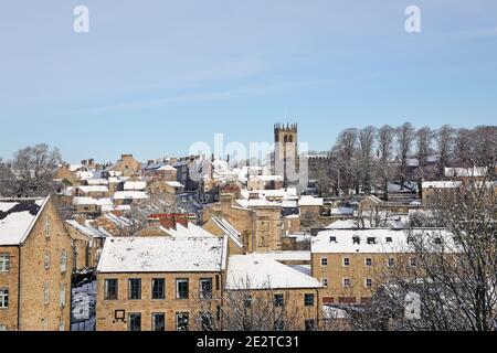 Barnard Castle, Teesdale, County Durham, Großbritannien. Januar 2021. Wetter in Großbritannien. Es war ein schöner kalter, frischer Wintermorgen mit puderblauem Himmel in Barnard Castle. Kredit: David Forster/Alamy Live Nachrichten Stockfoto