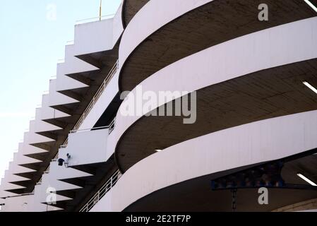 Abstrakte Muster des Concrete & Modernist Multi-Story Car Park (1959) Parking Indigo entworfen von Pierre Laffitte Toulouse Stockfoto