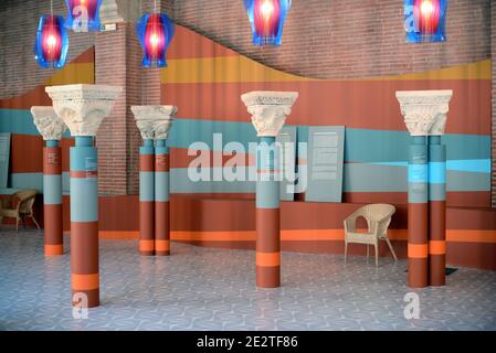 Interieur & Ausstellung romanischer Skulpturen aus dem Kloster La Daurade im Musée des Augustins, Teil des Musée de Beaux-Arts Museum Toulouse Frankreich Stockfoto