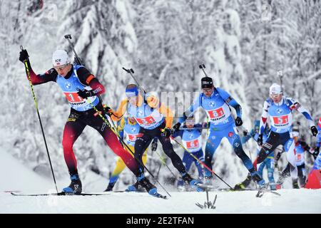 Oberhof, Deutschland. Januar 2021. Biathlon: Weltcup, Staffel 4 x 7.5 km, Männer. Vetle Sjaastad Christiansen (l-r) aus Norwegen, Erik Lesser aus Deutschland, Simon Desthieux aus Frankreich und Ondrej Moravec aus Tschechien im Einsatz auf der Strecke. Quelle: Martin Schutt/dpa/dpa-Zentralbild/dpa/Alamy Live News Stockfoto