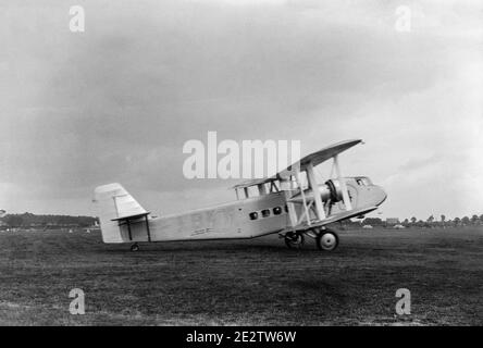 Vintage Schwarz-Weiß-Fotografie aufgenommen am 24. Juni 1932 auf einer Air-Ausstellung im RAF Hendon, nördlich von London. Abbildung zeigt einen Blackburn CA.15C Biplane, Registrierung G-ABKW. Stockfoto