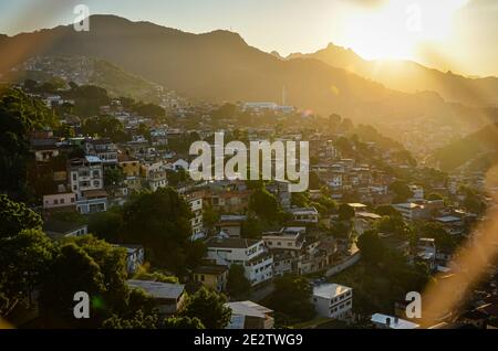 Blick auf Santa Teresa bei Sonnenuntergang, Rio de Janeiro, Brasilien Stockfoto