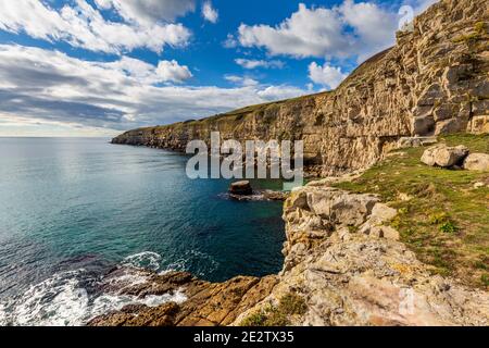 The Portland Stone Cliffs at Seacombe Quarry on the Jurassic Coast, Isle of Purbeck, Dorset, England Stockfoto