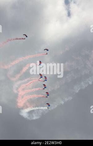 Scottish International Airshow 2017. Samstag 2nd September Low Green Ayr, Ayrshire, Schottland, Großbritannien . Die RAF Falcons sind ein britisches Militär-Fallschirmspringer-Display-Team, das hier an den Strand an der Küste von Ayr Fallschirmspringen sieht Stockfoto