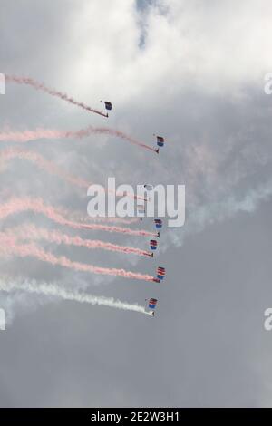 Scottish International Airshow 2017. Samstag 2nd September Low Green Ayr, Ayrshire, Schottland, Großbritannien . Die RAF Falcons sind ein britisches Militär-Fallschirmspringer-Display-Team, das hier an den Strand an der Küste von Ayr Fallschirmspringen sieht Stockfoto