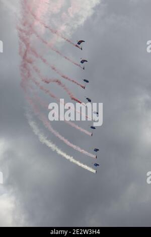 Scottish International Airshow 2017. Samstag 2nd September Low Green Ayr, Ayrshire, Schottland, Großbritannien . Die RAF Falcons sind ein britisches Militär-Fallschirmspringer-Display-Team, das hier an den Strand an der Küste von Ayr Fallschirmspringen sieht Stockfoto