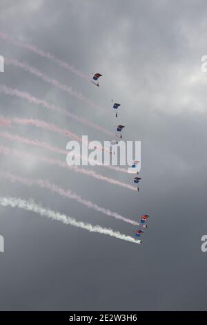 Scottish International Airshow 2017. Samstag 2nd September Low Green Ayr, Ayrshire, Schottland, Großbritannien . Die RAF Falcons sind ein britisches Militär-Fallschirmspringer-Display-Team, das hier an den Strand an der Küste von Ayr Fallschirmspringen sieht Stockfoto