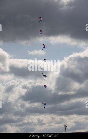 Scottish International Airshow 2017. Samstag 2nd September Low Green Ayr, Ayrshire, Schottland, Großbritannien . Die RAF Falcons sind ein britisches Militär-Fallschirmspringer-Display-Team, das hier an den Strand an der Küste von Ayr Fallschirmspringen sieht Stockfoto