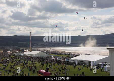 Scottish International Airshow 2017. Samstag 2nd September Low Green Ayr, Ayrshire, Schottland, Großbritannien . Die RAF Falcons sind ein britisches Militär-Fallschirmspringer-Display-Team, das hier an den Strand an der Küste von Ayr Fallschirmspringen sieht Stockfoto