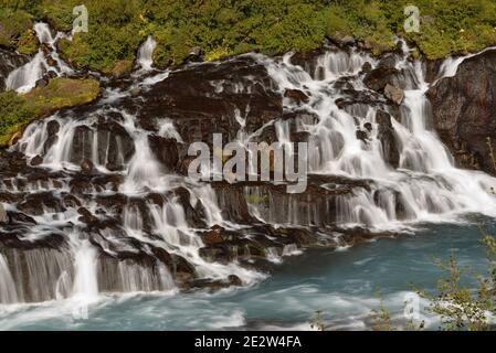 Hraunfossar Wasserfälle im Westen Islands Stockfoto