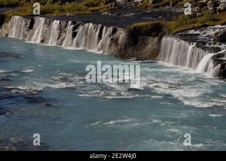 Hraunfossar Wasserfälle im Westen Islands Stockfoto